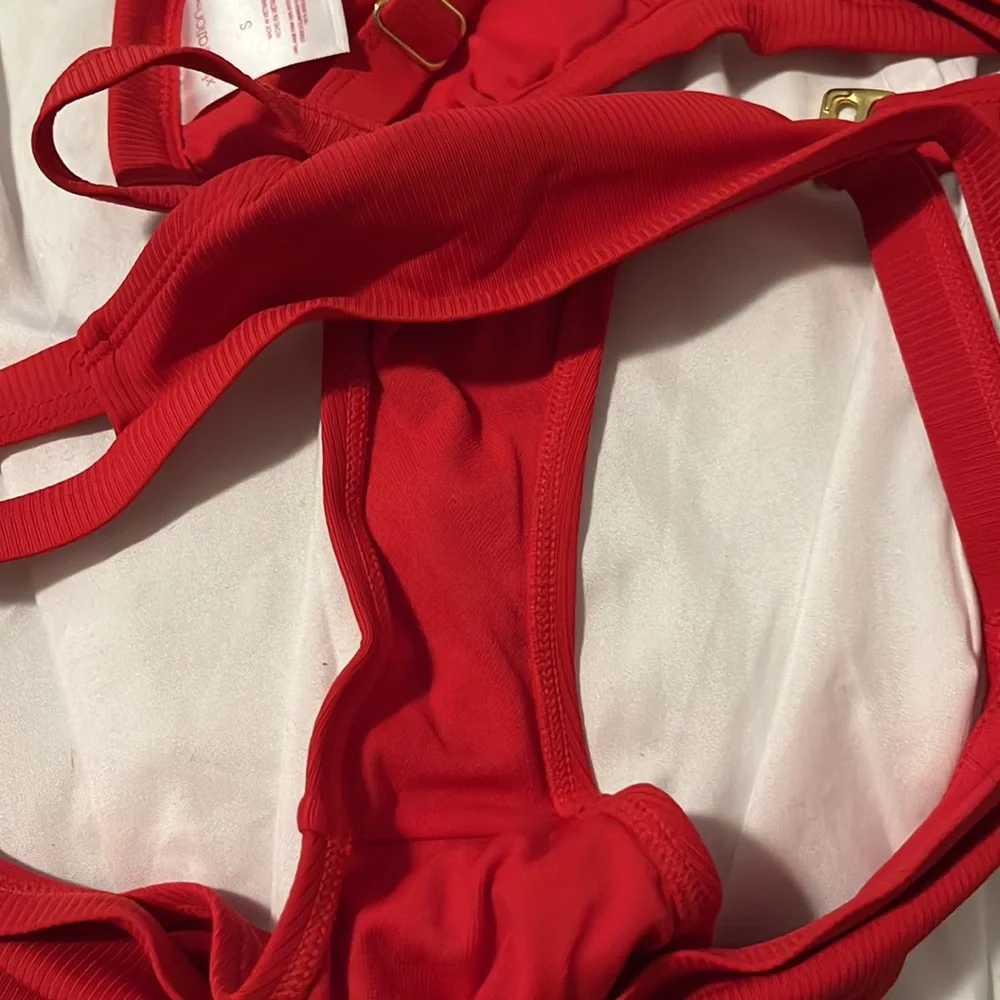 Bikini - Picture 3 of 3